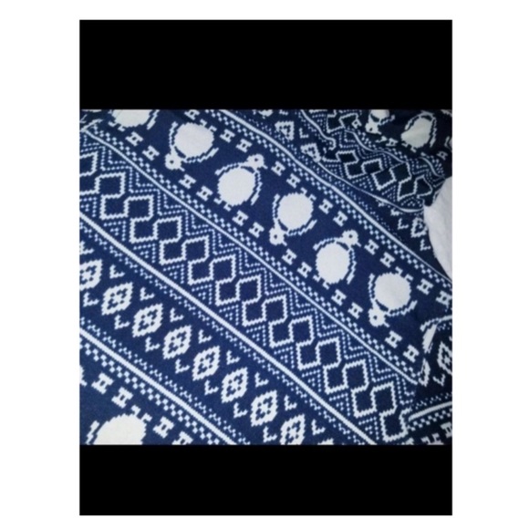 M/L | Penguin Pullover - Picture 6 of 12